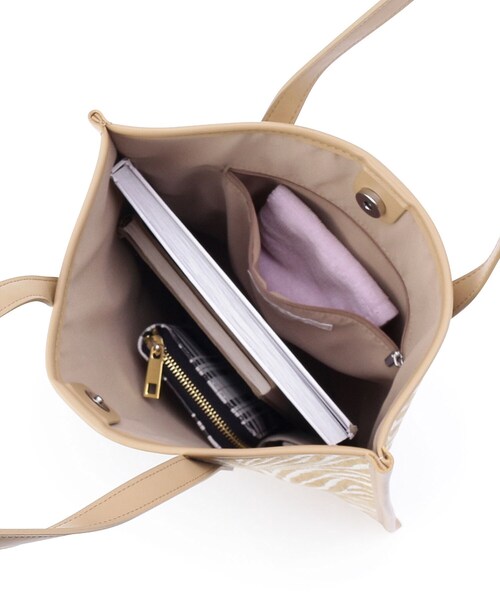 pink adobe(ピンクアドベ)の「◆スクエアトートバッグ(トートバッグ・レディース・ブラック/ライトベージュ/ブラウン/サンドベージュ・00)」の7枚目の写真