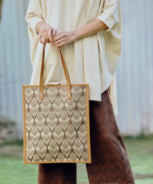 pink adobe(ピンクアドベ)の「◆スクエアトートバッグ(トートバッグ・レディース・ブラック/ライトベージュ/ブラウン/サンドベージュ・00)」の15枚目の写真