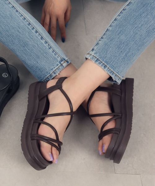 KOBE LETTUCE(コウベレタス)の「コードストラップサンダル(サンダル・レディース・ブラック/ベージュ/ブラウン/パイソン/ブラック系その他/ブラウン系・LL/S/M/L)」の21枚目の写真