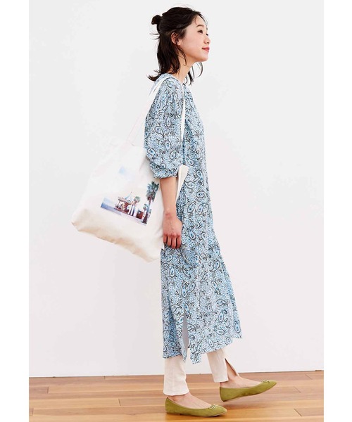 Live in comfort（リブインコンフォート）の「リブ　イン　コンフォート×フォトグラファー今城純さん　世界を旅するキャンバストートバッグ（トートバッグ・レディース・ホワイト/ホワイト系その他/ホワイト×ブルー・ONE SIZE）」の5枚目の写真