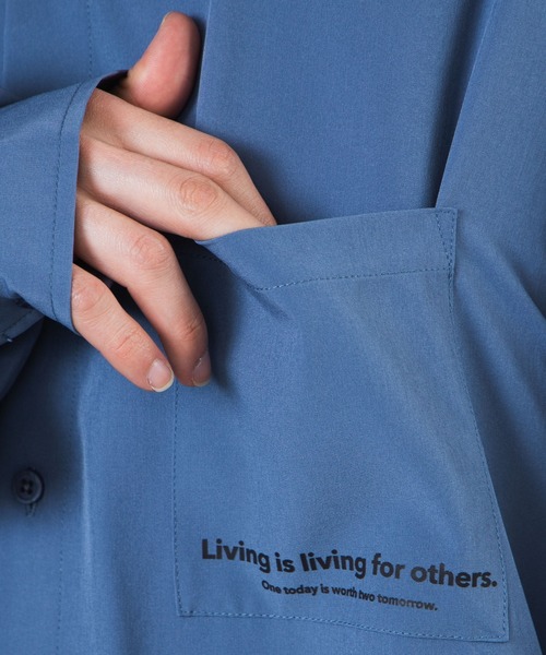 WEGO(ウィゴー)の「WEGO/グラフィックアートビッグシャツ(シャツ/ブラウス・メンズ・ブラック/サックスブルー・MEDIUM/LARGE)」の4枚目の写真