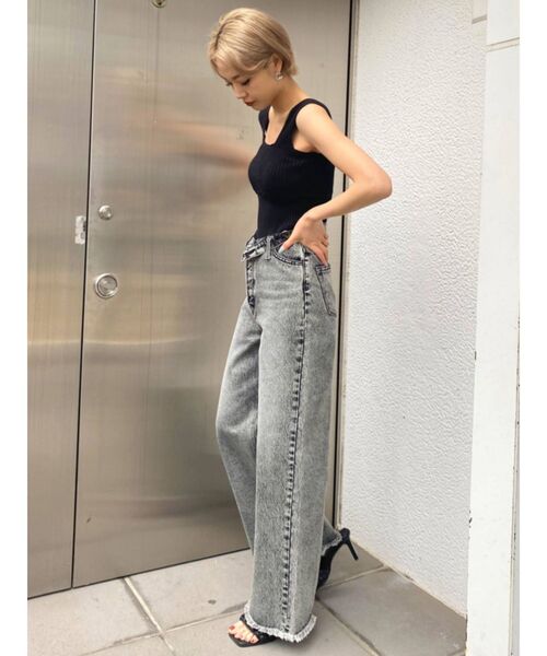 EMODA(エモダ)の「ロールハイウエストワイドジーンズ(デニムパンツ・レディース・ブラック/ライトブルー・SMALL/MEDIUM)」の10枚目の写真