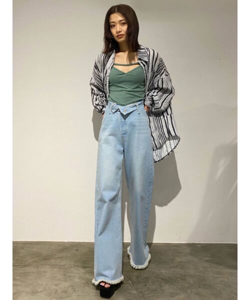 EMODA(エモダ)の「ロールハイウエストワイドジーンズ(デニムパンツ・レディース・ブラック/ライトブルー・SMALL/MEDIUM)」の8枚目の写真