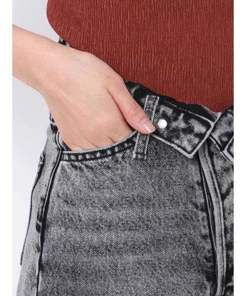 EMODA(エモダ)の「ロールハイウエストワイドジーンズ(デニムパンツ・レディース・ブラック/ライトブルー・SMALL/MEDIUM)」の18枚目の写真