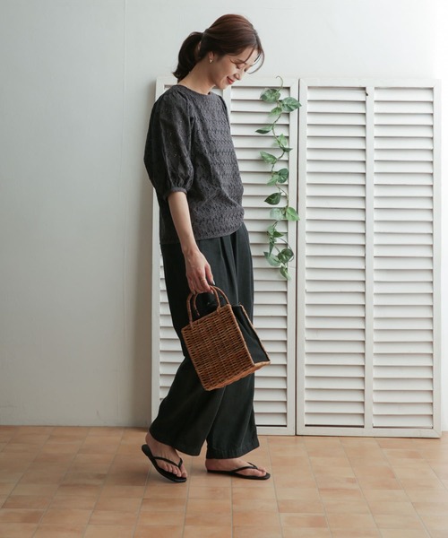 かぐれ アーバンリサーチ■ハイネックブラウス 黒 バルーンスリーブ コットン 麻 URBAN RESEARCH DOORS（アーバンリサーチドアーズ）の「カット刺繍