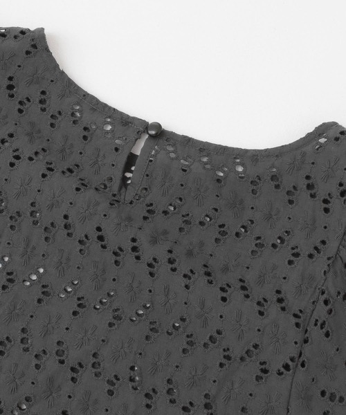 URBAN RESEARCH DOORS(アーバンリサーチドアーズ)の「カット刺繍バルーンスリーブブラウス(シャツ/ブラウス・レディース・ブラック/オフホワイト/ブルー系その他・ONE)」の17枚目の写真