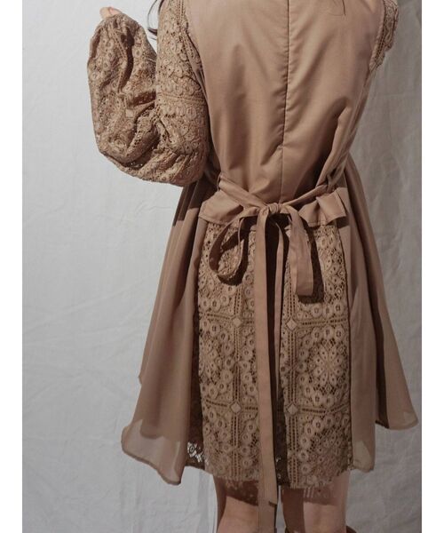 MERCURYDUO(マーキュリーデュオ)の「ボリュームスリーブレースコンビチュニック(シャツ/ブラウス・レディース・ブラウン/オフホワイト/ベージュ・FREE)」の10枚目の写真