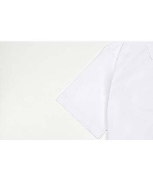 LUVISTRUE(ラヴイズトゥルー)の「『LUV IS TRUE/ラブ イズ トゥルー』SHORT SHIRT/ワンポイント半袖シャツ(シャツ/ブラウス・レディース・ホワイト/ライトブルー・FREE)」の4枚目の写真