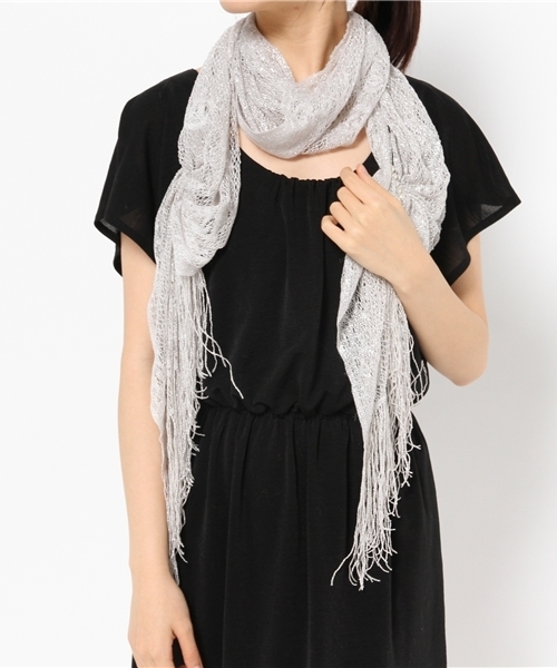 axes femme(アクシーズファム)の「ラメレーススカラップストール(マフラー・レディース・ブラック/ベージュ/ピンク/シルバー・MEDIUM)」の8枚目の写真