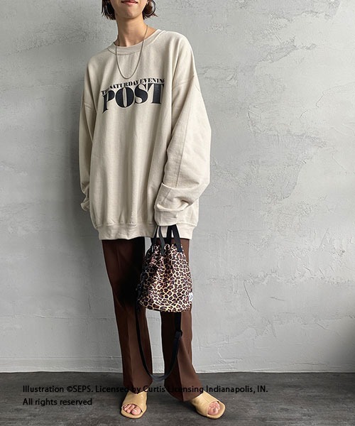 JEANS FACTORY （ジーンズファクトリー）の「[THE SATURDAY EVENING POST/サタデーイブニングポスト] 別注 ビッグシルエット POST プリントスウェット（スウェット・レディース・ブラック/ベージュ・M/L/S）」の6枚目の写真
