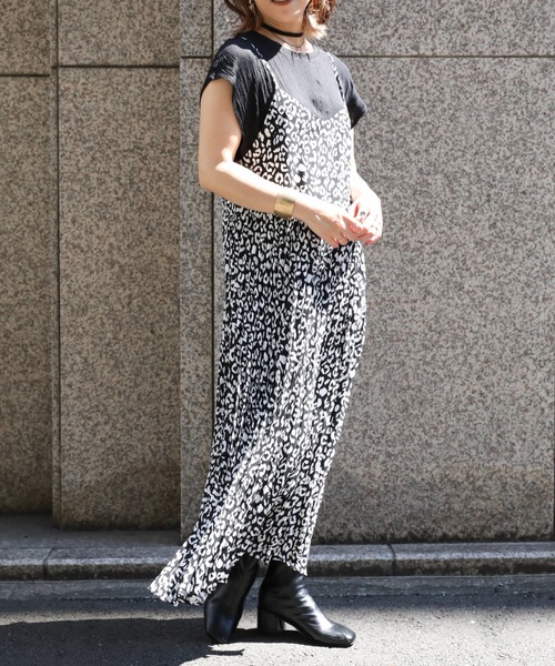 ap retro（アプレトロ）の「レオパードプリーツキャミロングワンピース【ZOZO限定アイテム】（ワンピース・レディース・ブラック/ブラウン・FREE）」の3枚目の写真