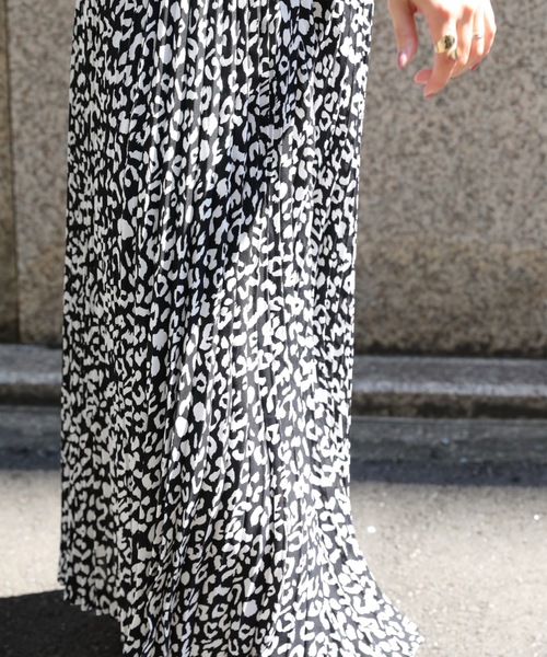 ap retro（アプレトロ）の「レオパードプリーツキャミロングワンピース【ZOZO限定アイテム】（ワンピース・レディース・ブラック/ブラウン・FREE）」の22枚目の写真