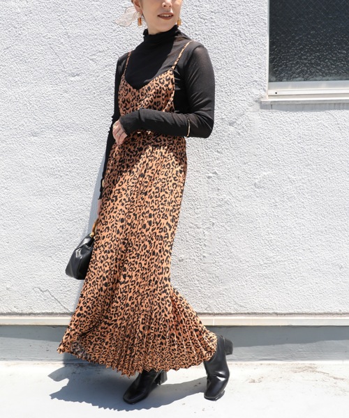 ap retro（アプレトロ）の「レオパードプリーツキャミロングワンピース【ZOZO限定アイテム】（ワンピース・レディース・ブラック/ブラウン・FREE）」の4枚目の写真