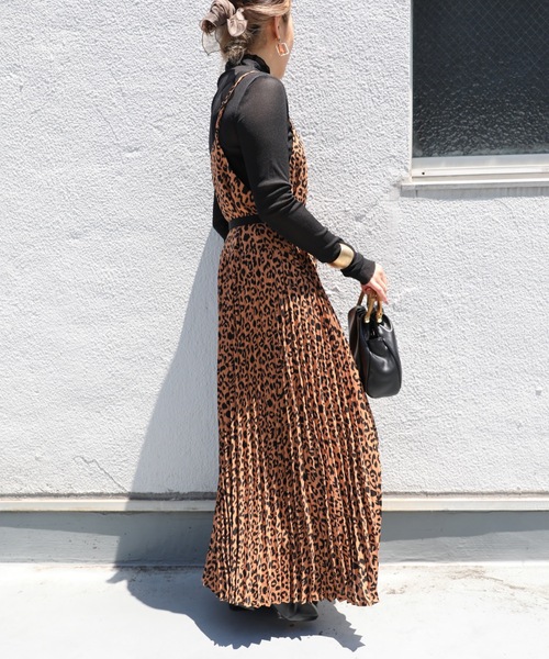 ap retro（アプレトロ）の「レオパードプリーツキャミロングワンピース【ZOZO限定アイテム】（ワンピース・レディース・ブラック/ブラウン・FREE）」の19枚目の写真