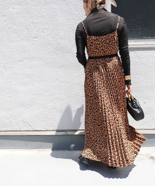 ap retro（アプレトロ）の「レオパードプリーツキャミロングワンピース【ZOZO限定アイテム】（ワンピース・レディース・ブラック/ブラウン・FREE）」の10枚目の写真