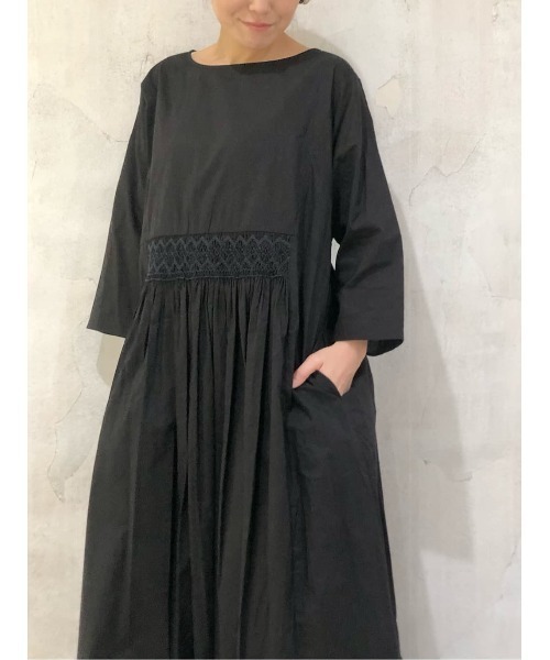 BEARDSLEY（ビアズリー）の「ハンドスモック刺繍ワンピース