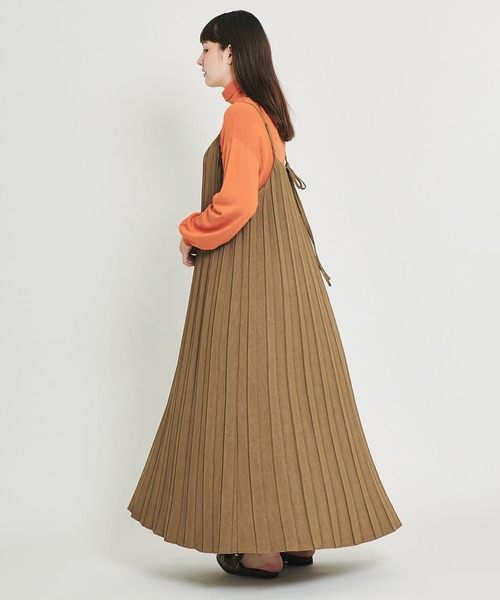 ikka(イッカ)の「√M ルートエム プリーツワンピース(ワンピース・レディース・モカ/チャコールグレー・M/L)」の3枚目の写真