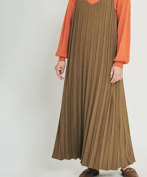 ikka(イッカ)の「√M ルートエム プリーツワンピース(ワンピース・レディース・モカ/チャコールグレー・M/L)」の21枚目の写真