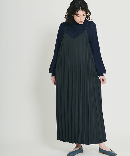 ikka(イッカ)の「√M ルートエム プリーツワンピース(ワンピース・レディース・モカ/チャコールグレー・M/L)」の11枚目の写真