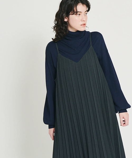 ikka(イッカ)の「√M ルートエム プリーツワンピース(ワンピース・レディース・モカ/チャコールグレー・M/L)」の4枚目の写真