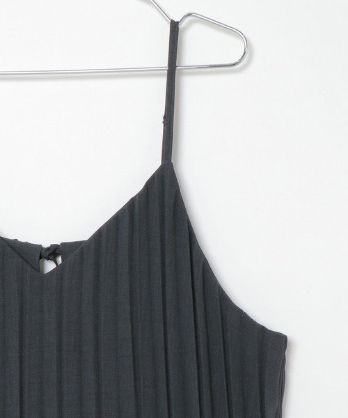 ikka(イッカ)の「√M ルートエム プリーツワンピース(ワンピース・レディース・モカ/チャコールグレー・M/L)」の16枚目の写真