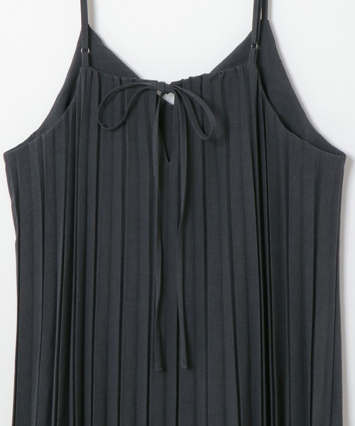 ikka(イッカ)の「√M ルートエム プリーツワンピース(ワンピース・レディース・モカ/チャコールグレー・M/L)」の20枚目の写真