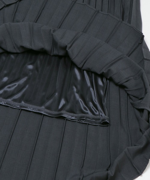 ikka(イッカ)の「√M ルートエム プリーツワンピース(ワンピース・レディース・モカ/チャコールグレー・M/L)」の13枚目の写真