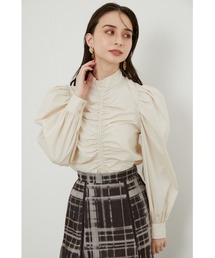 パフショルダーハイネックブラウス