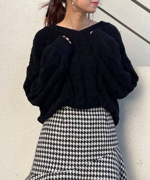 MAJESTIC LEGON(マジェスティックレゴン)の「マシュマロモールVネックニット(ニット/セーター・レディース・ブラック/グレー/アイボリー/ピンクベージュ・MEDIUM)」の5枚目の写真