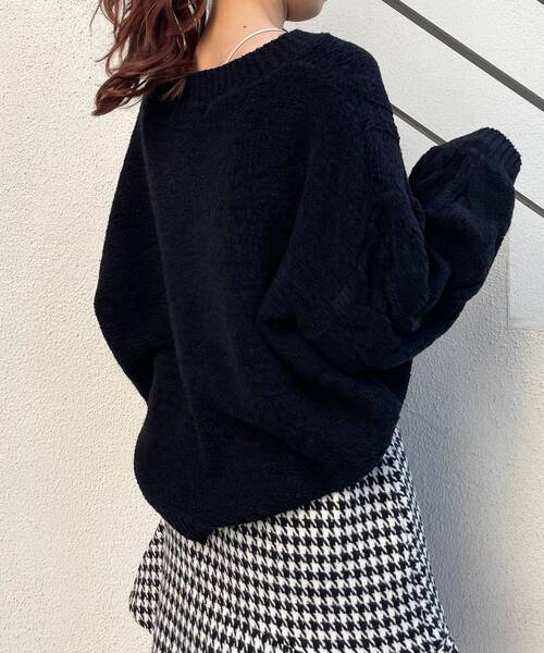 MAJESTIC LEGON(マジェスティックレゴン)の「マシュマロモールVネックニット(ニット/セーター・レディース・ブラック/グレー/アイボリー/ピンクベージュ・MEDIUM)」の7枚目の写真