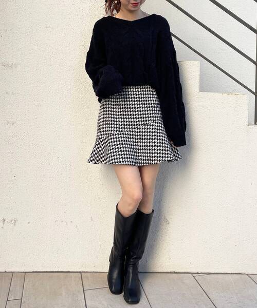 MAJESTIC LEGON(マジェスティックレゴン)の「マシュマロモールVネックニット(ニット/セーター・レディース・ブラック/グレー/アイボリー/ピンクベージュ・MEDIUM)」の9枚目の写真