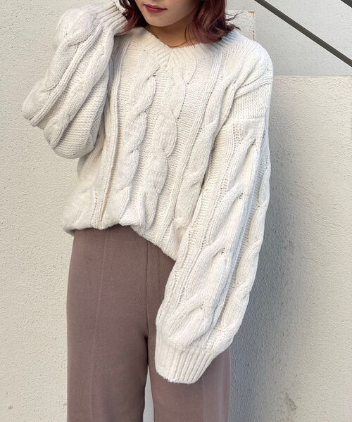 MAJESTIC LEGON(マジェスティックレゴン)の「マシュマロモールVネックニット(ニット/セーター・レディース・ブラック/グレー/アイボリー/ピンクベージュ・MEDIUM)」の12枚目の写真