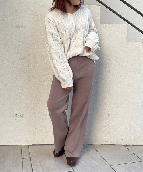 MAJESTIC LEGON(マジェスティックレゴン)の「マシュマロモールVネックニット(ニット/セーター・レディース・ブラック/グレー/アイボリー/ピンクベージュ・MEDIUM)」の14枚目の写真