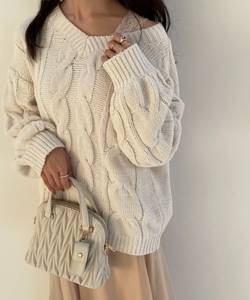 MAJESTIC LEGON(マジェスティックレゴン)の「マシュマロモールVネックニット(ニット/セーター・レディース・ブラック/グレー/アイボリー/ピンクベージュ・MEDIUM)」の2枚目の写真