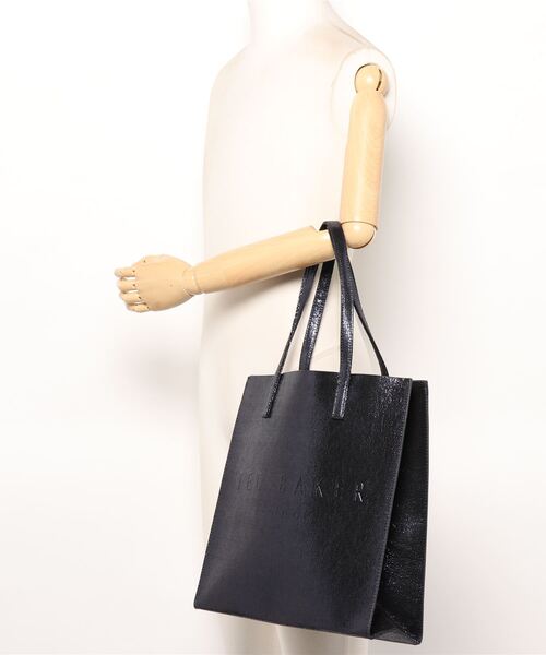 TED BAKER クロコエンボス ラージ トート メタリックシルバー TED BAKER クロコエンボス ラージ トート メタリックシルバー