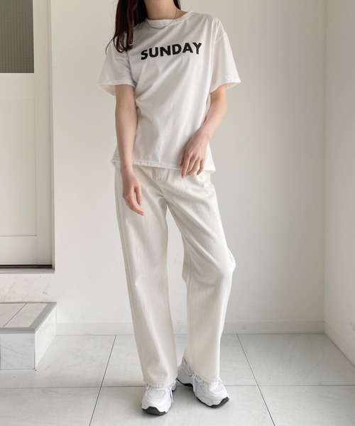 everycoco(エブリーココ)の「SUNDAYロゴTEE◇(Tシャツ/カットソー・レディース・ホワイト/ブラック・FREE)」の5枚目の写真