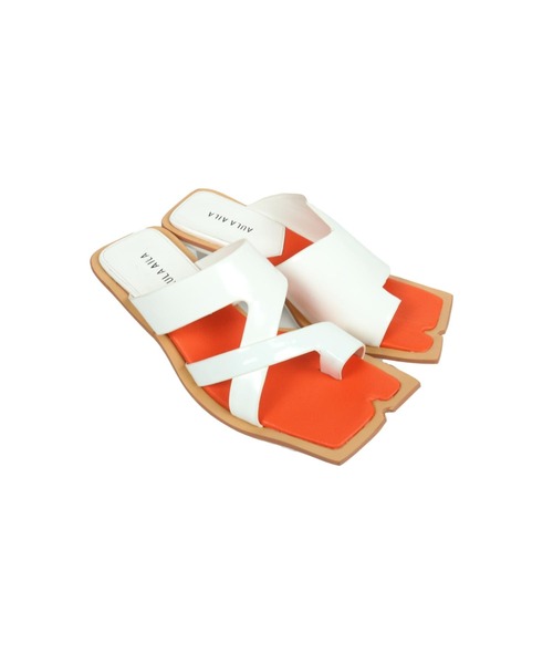 AULA AILA（アウラアイラ）の「アシンメトリートングミュール（サンダル・レディース・ホワイト/ブラック/シルバー・36.5/37.5/35.5）」の6枚目の写真