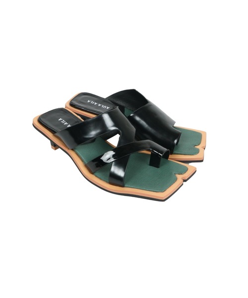 AULA AILA（アウラアイラ）の「アシンメトリートングミュール（サンダル・レディース・ホワイト/ブラック/シルバー・36.5/37.5/35.5）」の12枚目の写真