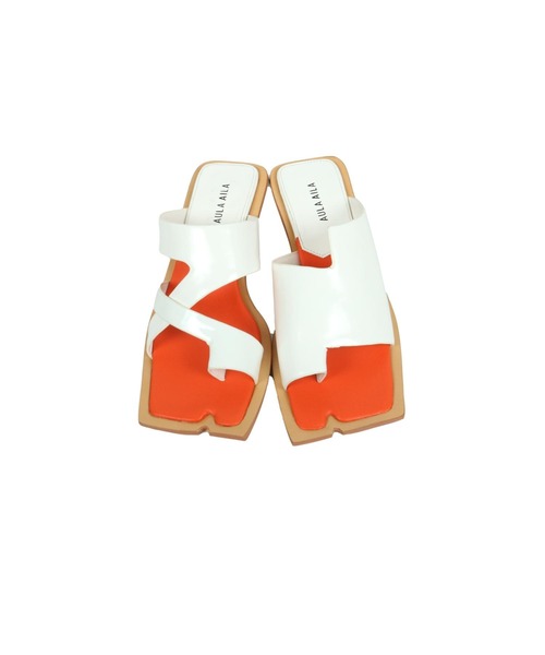 AULA AILA（アウラアイラ）の「アシンメトリートングミュール（サンダル・レディース・ホワイト/ブラック/シルバー・36.5/37.5/35.5）」の5枚目の写真