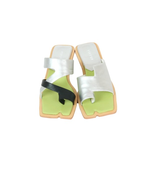 AULA AILA（アウラアイラ）の「アシンメトリートングミュール（サンダル・レディース・ホワイト/ブラック/シルバー・36.5/37.5/35.5）」の19枚目の写真