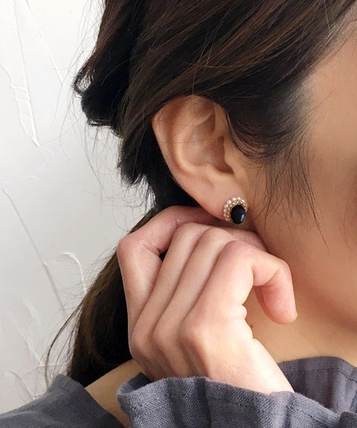 tone(トーン)の「【malle la brocante/マルラブロカント】14kgf オニキスとヴィンテージパールのオーバルピアス(ピアス(両耳用)・レディース・ブラック・FREE)」の4枚目の写真