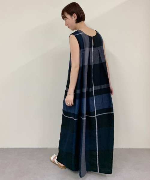 【極美品】BEARDSLEY リネンビッグチェックカットソー　ネイビー 極美品】BEARDSLEY リネンビッグチェックカットソー ネイビー