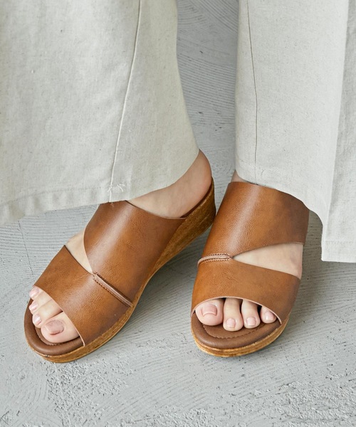 Fashion Letter(ファッションレター)の「アシメデザイン日本製コンフォートサンダル(サンダル・レディース・ブラック/キャメル/ダークベージュ・LL/S/M/L)」の8枚目の写真