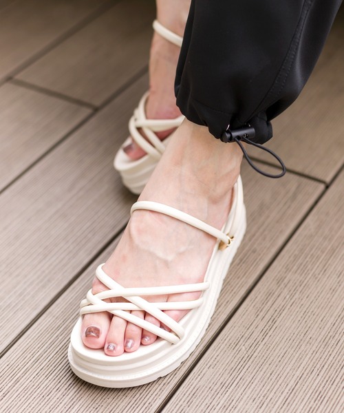 SpRay（スプレイ）の「２ＷＡＹサンダル（サンダル・レディース・ブラック/アイボリー・SMALL/MEDIUM/LARGE/X-LARGE）」の17枚目の写真