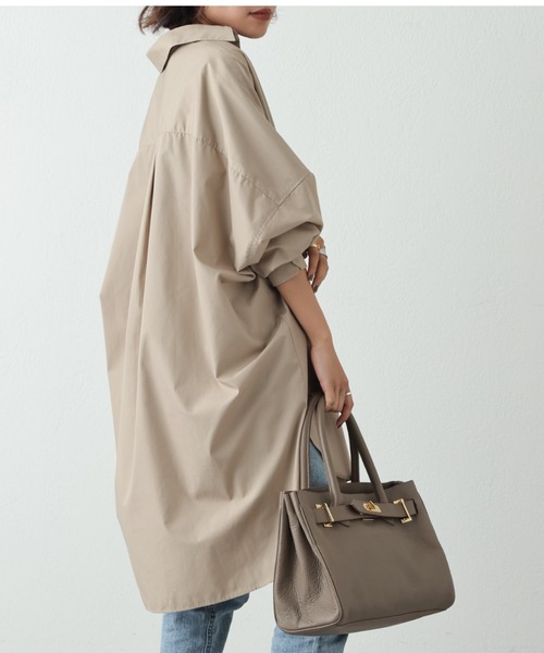 OUVRAGE CLASSE（ウヴラージュクラス）の「ブロードビッグシャツ（シャツ/ブラウス・レディース・ホワイト/ベージュ/ネイビー/サックスブルー・FREE）」の2枚目の写真