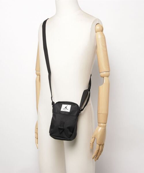 JORDAN BRAND（ジョーダンブランド）の「ジョーダン  バスケットボール バックパック（ショルダーバッグ・メンズ・ブラック×ホワイト・ONE SIZE）」の2枚目の写真