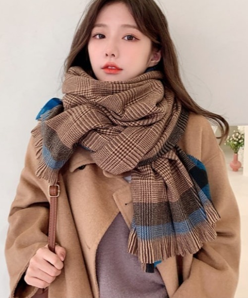 yuue' ( wear )（ユーイ）の「チェック柄大判マフラー（マフラー・レディース・ブラウン・FREE）」の3枚目の写真