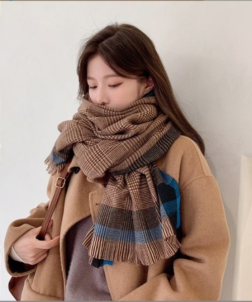 yuue' ( wear )（ユーイ）の「チェック柄大判マフラー（マフラー・レディース・ブラウン・FREE）」の4枚目の写真