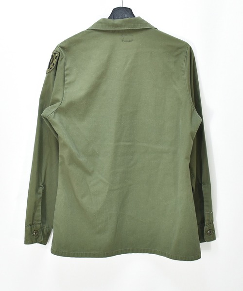 VINTAGE（ヴィンテージ）の「【ヴィンテージ古着】70s US.ARMY ワッペン刺繍 ユーティリティシャツ（ミリタリージャケット・メンズ・カーキ・MEDIUM）」の2枚目の写真