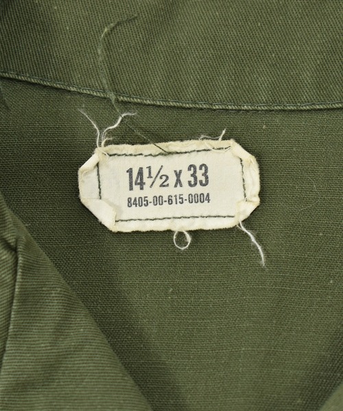 VINTAGE（ヴィンテージ）の「【ヴィンテージ古着】70s US.ARMY ワッペン刺繍 ユーティリティシャツ（ミリタリージャケット・メンズ・カーキ・MEDIUM）」の3枚目の写真